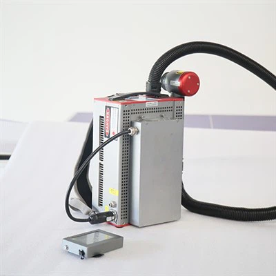 Hög höjd 300 watt ryggsäck laserrengöringsmaskin för restaureringskyrka hög byggnad