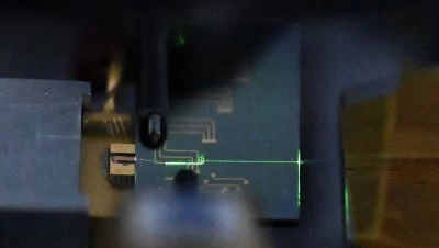 Genombrott! Forskare integrerar högpresterande laserlägeslås på nanofotoniskt...
